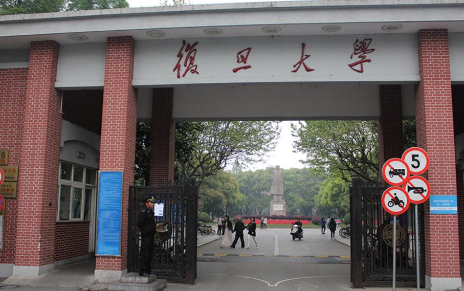 从万人追捧，到万人“炮轰”的陈果，为何会迅速跌下神坛？