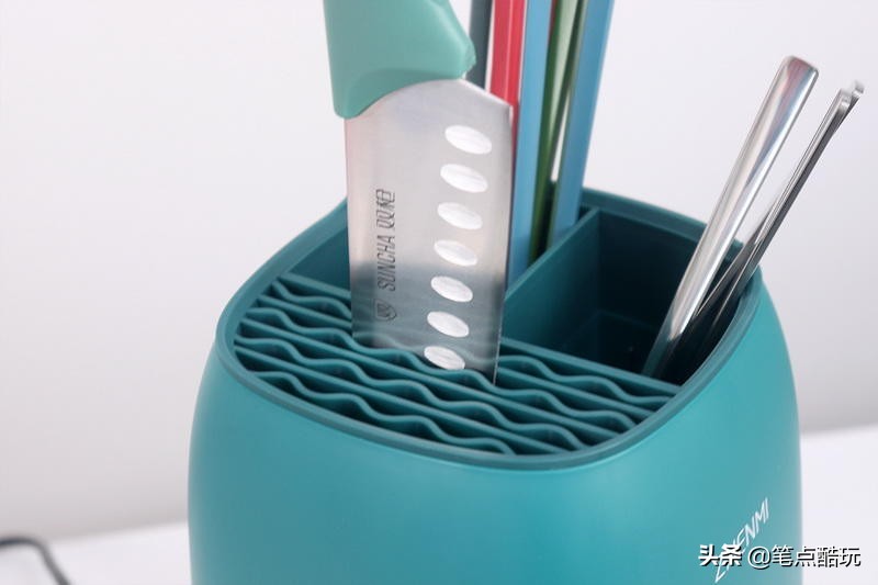 身为刀架筷笼,容不得藏污养菌!臻米K2刀叉筷子消毒机体验