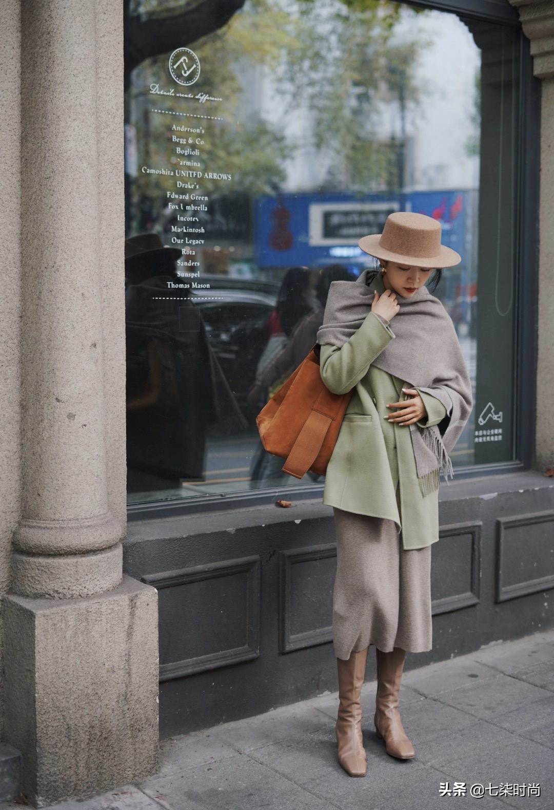 冬天不露腿怎么穿的保暖又显瘦,三木母女紫色连衣裙穿搭