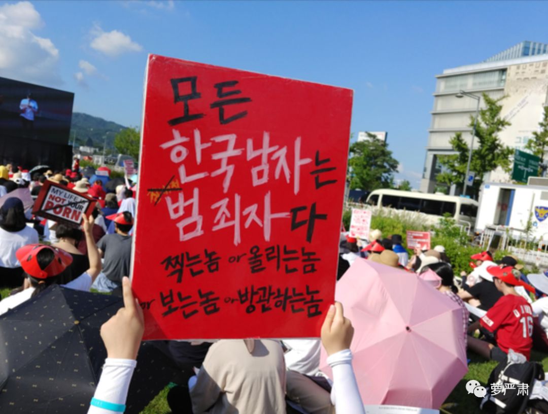 北大女生包丽去世，可还有人想教育女孩“夹紧双腿”