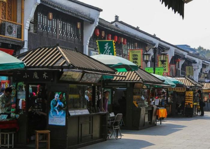 杭州的河坊街被网友们嫌弃?看看当地人都是怎么说的吧