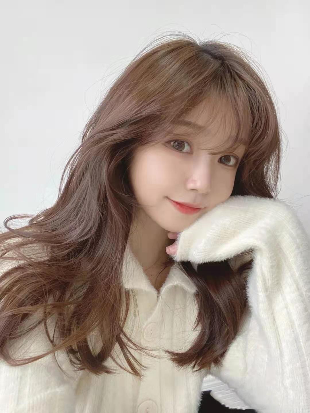 别染“黄头发”了，选择今年受宠的6款发色，显白又时髦