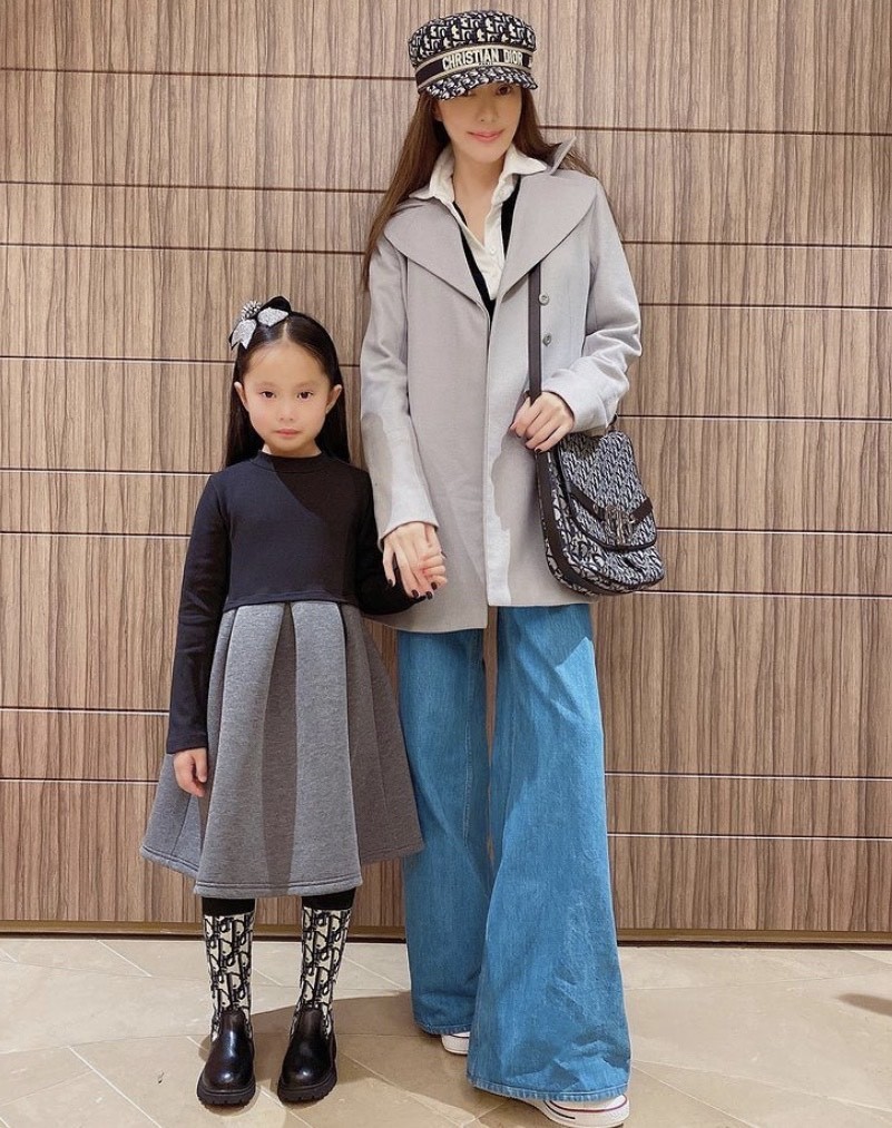 jisoo双肩包图,jisoo背什么包包