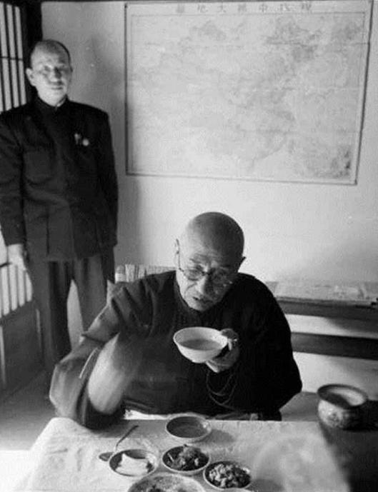 阎锡山临终遗物,阎锡山死后葬在哪里