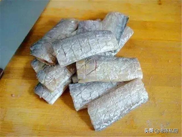 带鱼的做法大全家常带鱼上锅蒸,老干妈豆豉蒸带鱼正宗做法