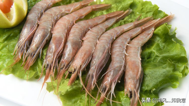 吃虾子是要虾头好还是不要虾头好,为什么有人吃虾不剥壳