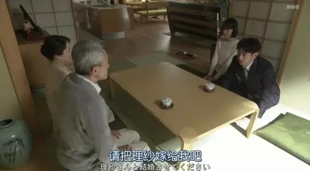 疫情期间宅在家看电视剧,疫情期间宅在家看手机