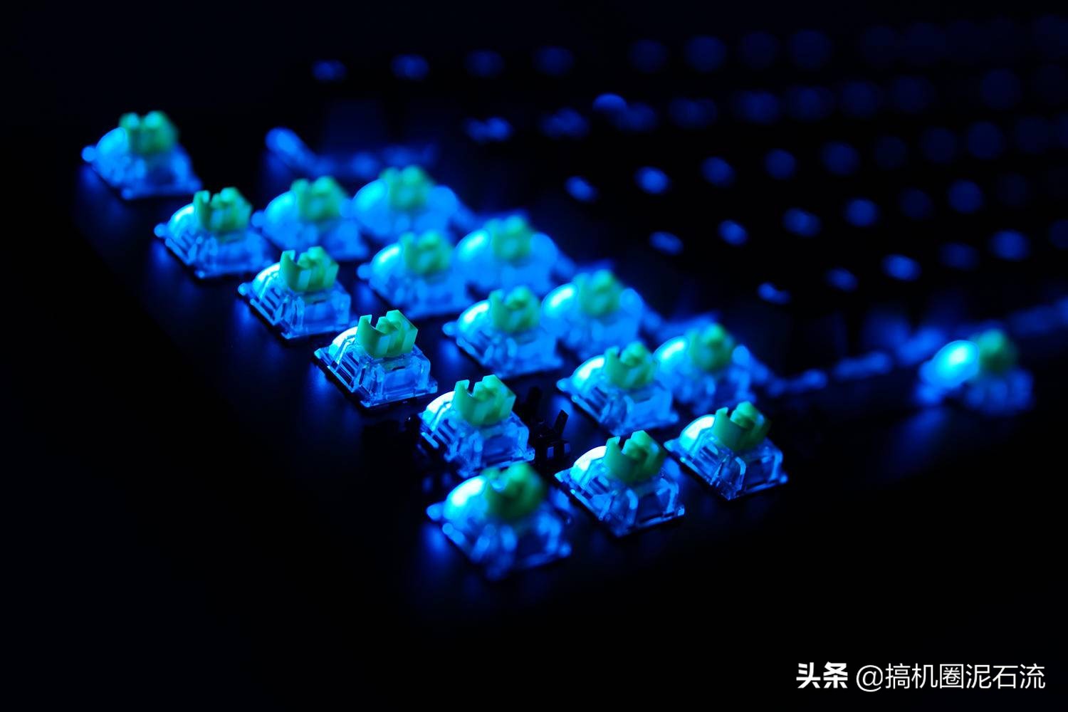 雷蛇黑寡妇蜘蛛v3绿轴rgb机械键盘,雷蛇黑寡妇蜘蛛v3粉晶绿轴键盘