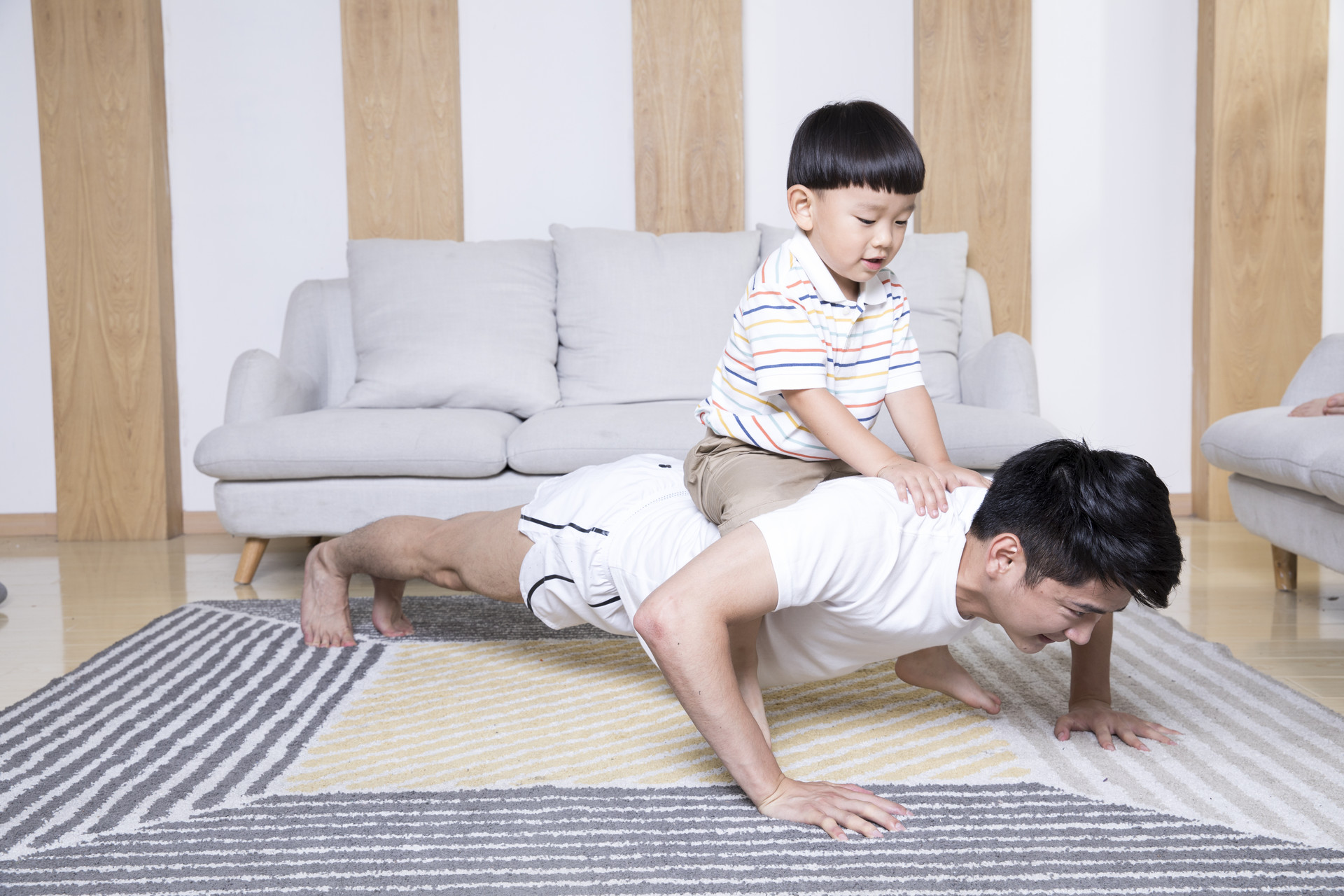 宝宝左脚内八字是什么原因引起的,宝宝一只脚内八字怎么回事