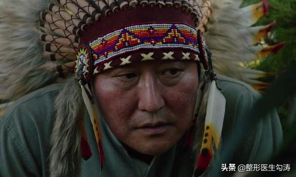 从“半个喜剧”到“寄生虫”看男人的眼袋