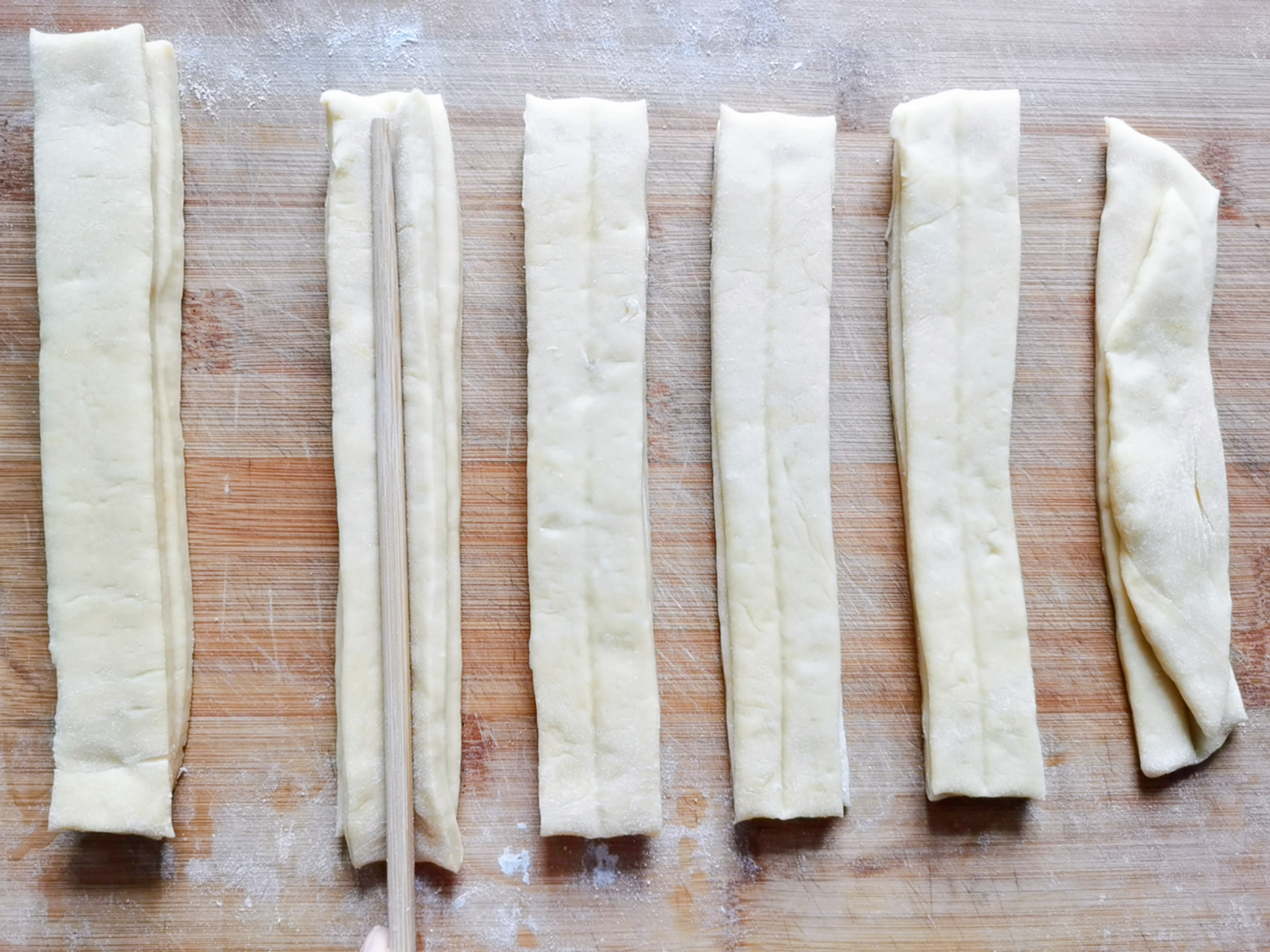 牛奶鸡蛋发酵粉和面能炸油条吗,普通面粉怎样炸油条又软又蓬松