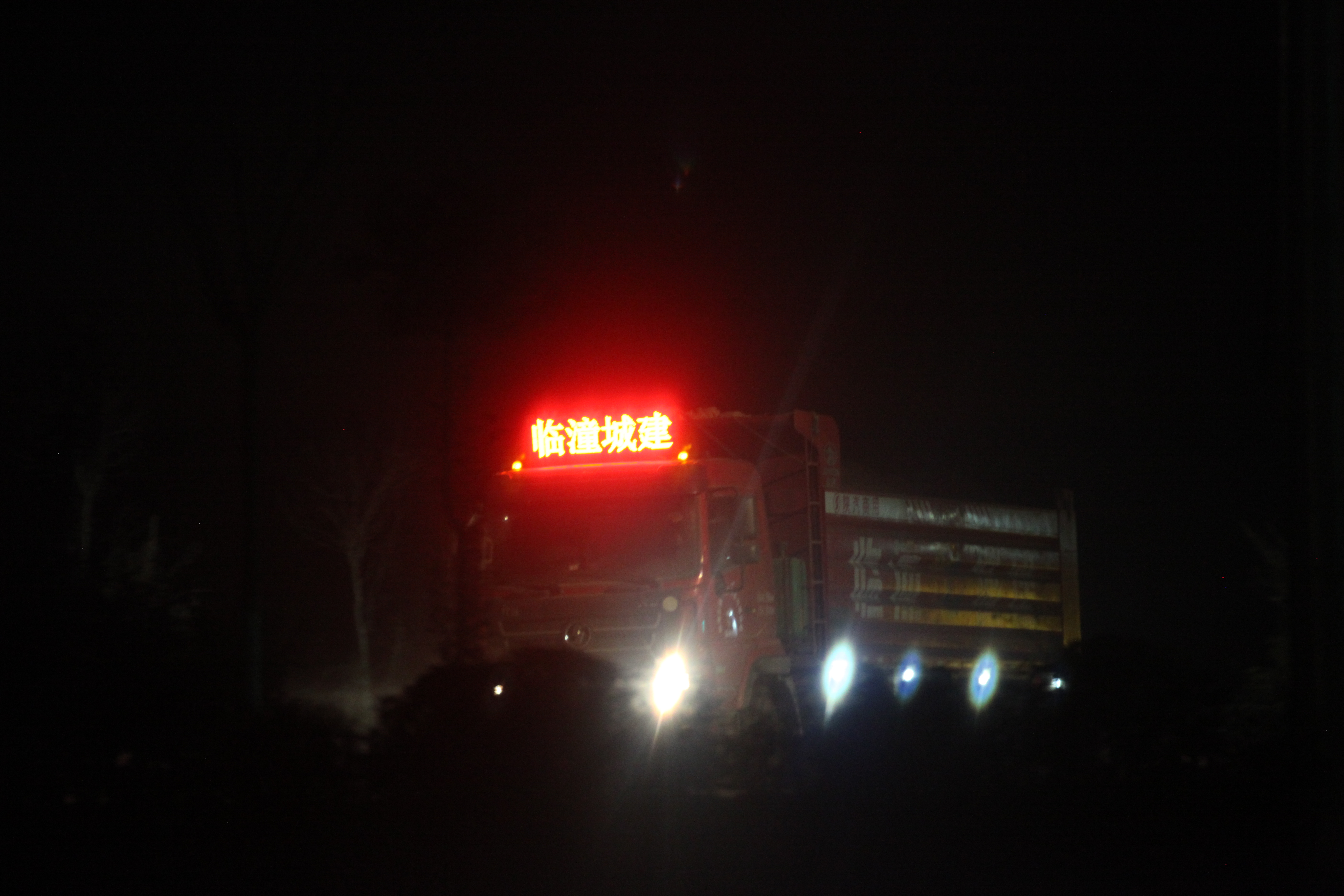 「长安札记」渭河临潼段正成为盗砂者的“掘金天堂”