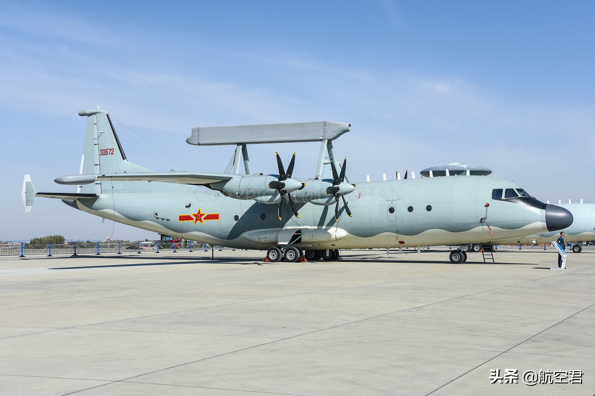 不止“大盘鸡”,还有“独木舟、平衡木”等,预警机各种奇特外形