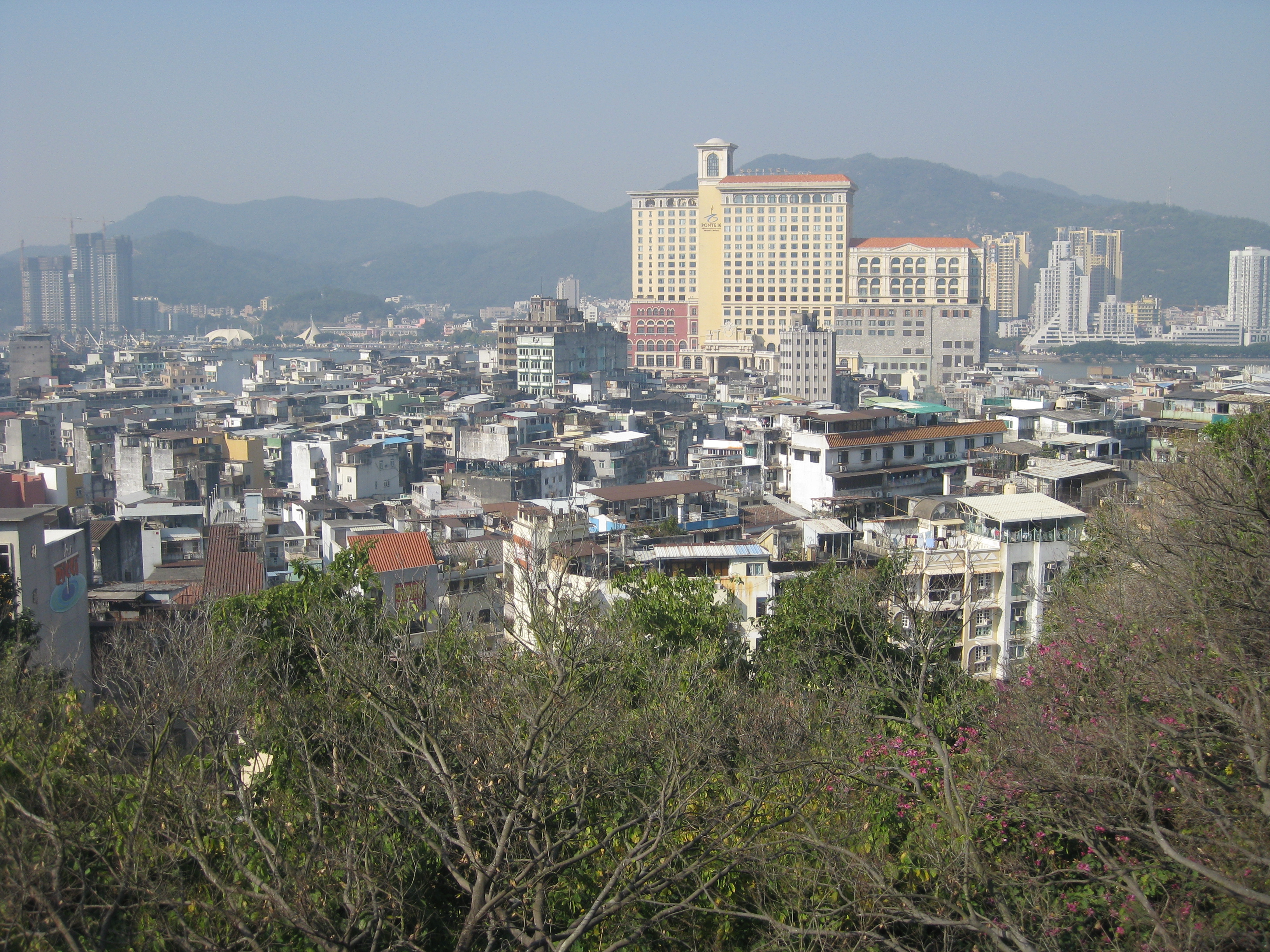 Macau我来了漫步大三巴深情演绎七子之歌：澳门