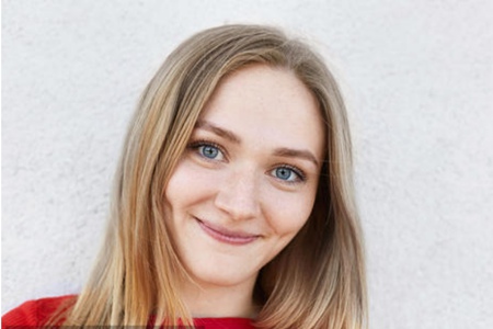 嘴唇周边有点发黑该怎么涂口红,嘴唇发黑涂什么颜色口红