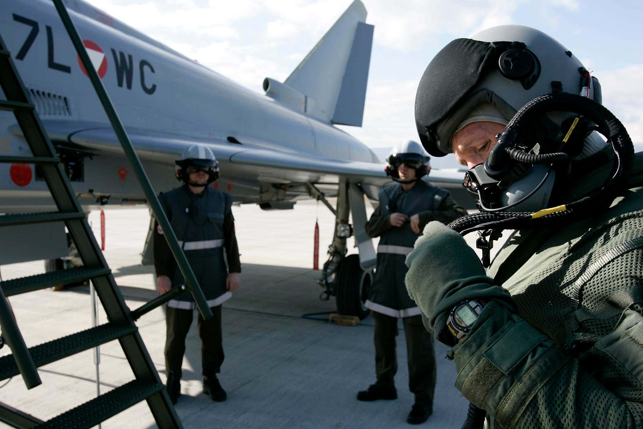 奥地利自认买台风被忽悠了想找大头快出手下家会在东南亚？