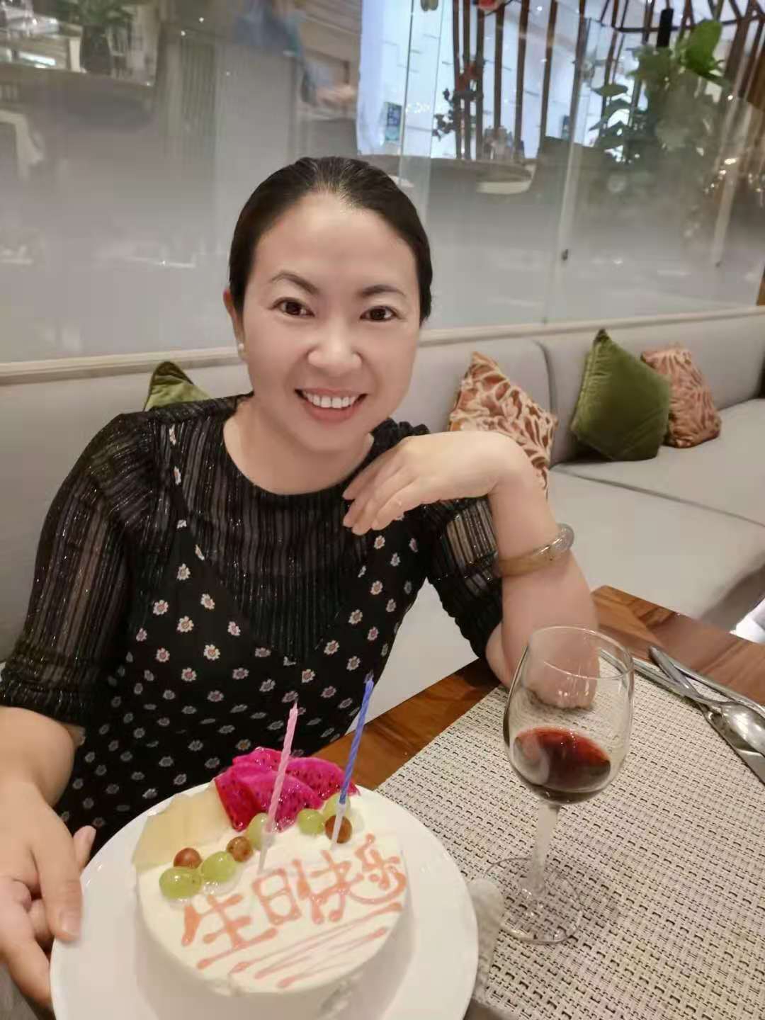 家里水管突然断裂,水流满屋,危难之时邻居出手相助