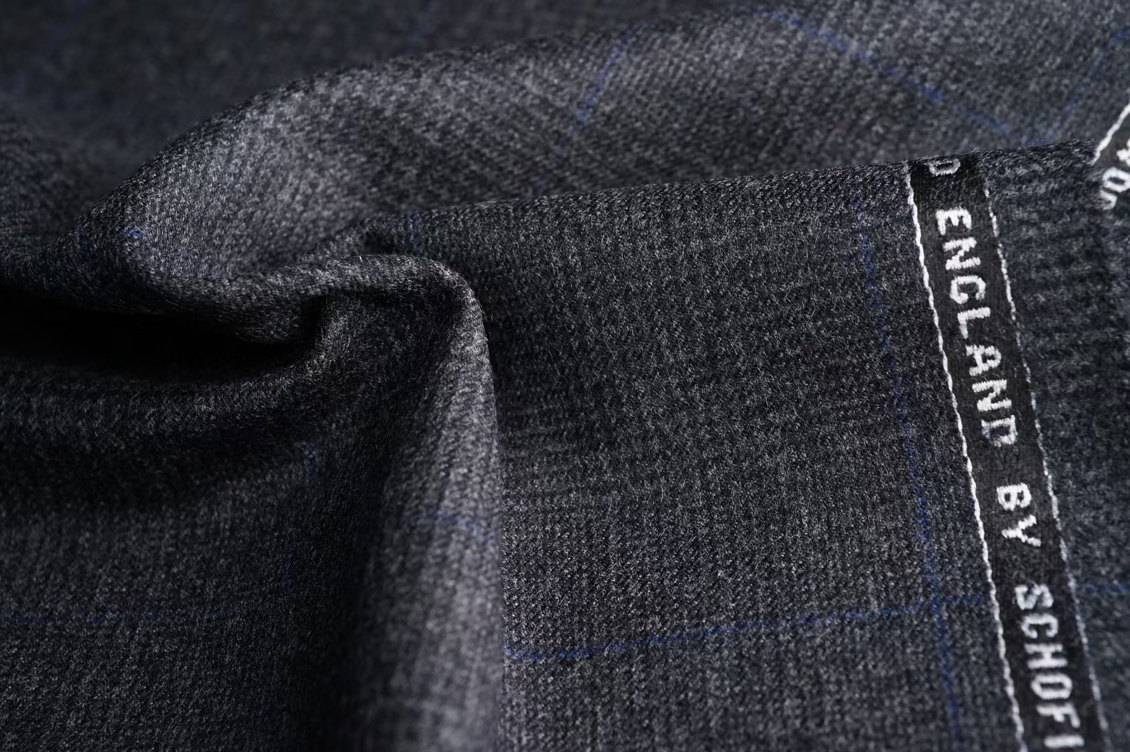 如何挑选一个合适自己的西装,如何正确选择西装