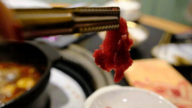 东莞首家火锅+烤肉一体涮就在万江家汇城，几百人排队等着吃