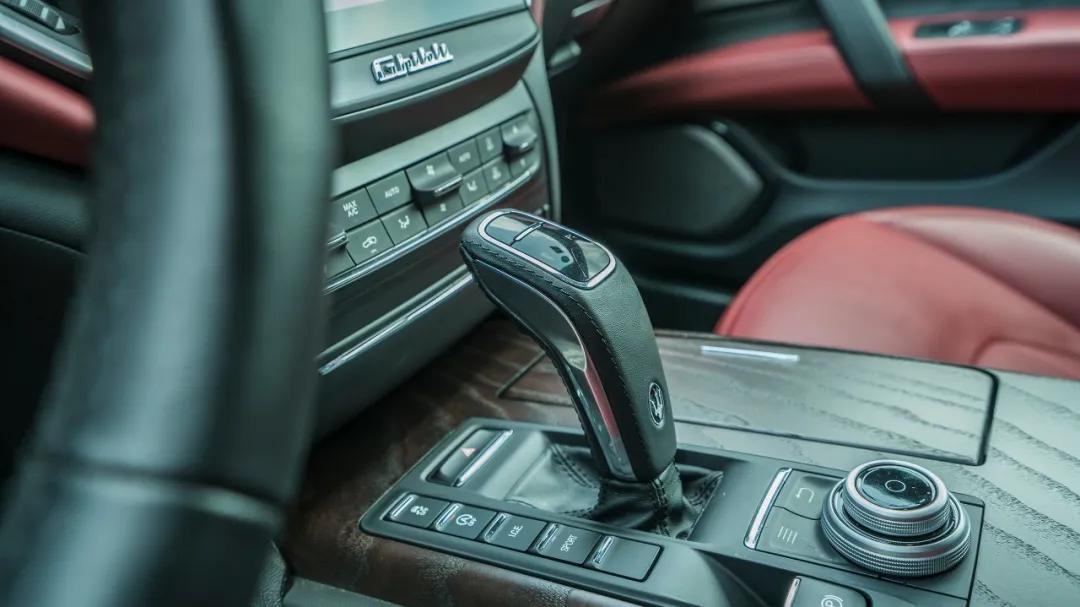 实拍感受真正豪车玛莎拉蒂ghibli,海王座驾玛莎拉蒂ghibli