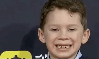 别让「假笑男孩」的悲剧，在她身上重演