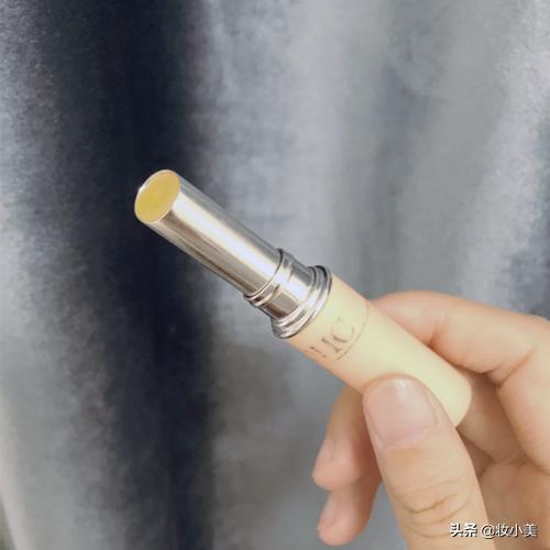 凡士林草莓润唇膏,9款唇膏谁最加倍持久