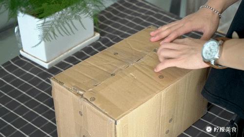 74岁的他，把一半的人生交给了这碗「黑暗甜品」