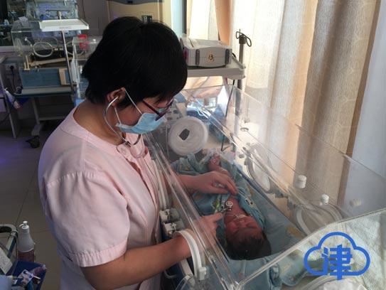 新春走基层守护生命医生,新春走基层妇幼春节不打烊