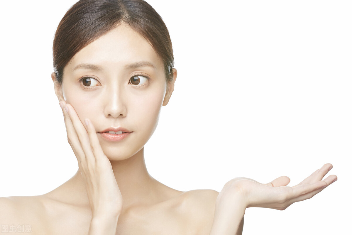 春季脸部脱皮干燥脱屑怎么治疗,秋季脸部又干又痒还脱皮