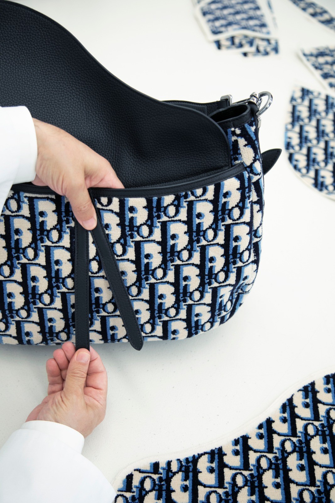 jisoo双肩包图,jisoo背什么包包