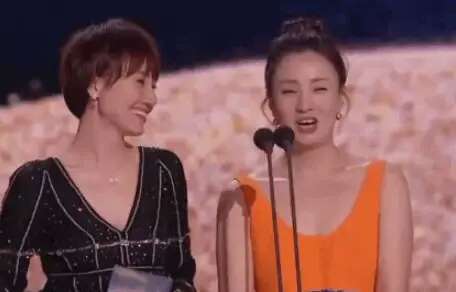 袁泉和陶虹颁奖视频,陶虹袁泉谁火了