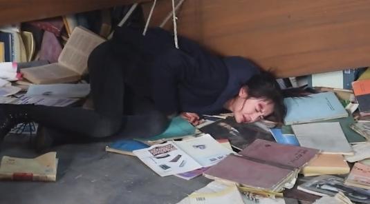 杨幂敬业的名场面,杨幂的敬业体现在哪