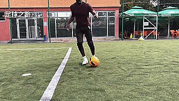 五个可以帮我们杀出重围的足球技巧