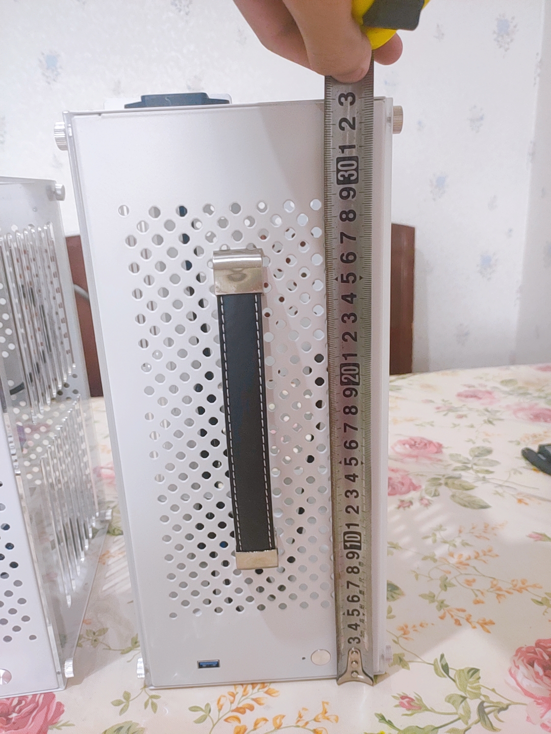 超频三蜂鸟机箱和机械大师c24,超频三蜂鸟2机箱什么材质