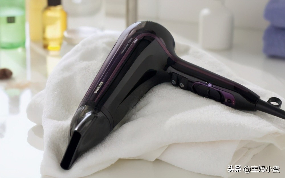 怎样去除门上粘胶残留物,怎样去除汽车玻璃粘胶残留物