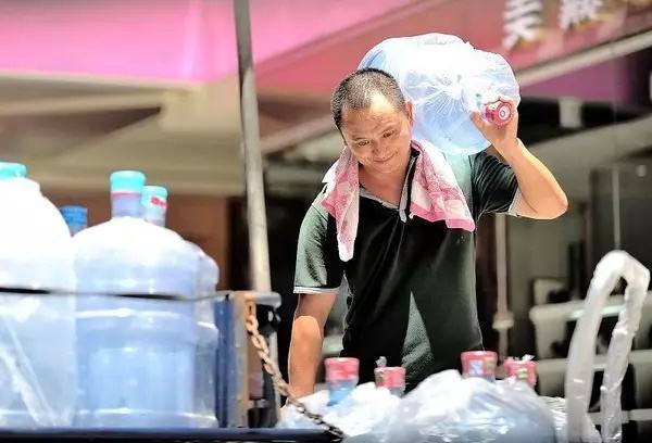 桶装水如何一年盈利200万,桶装水经营会赔钱吗