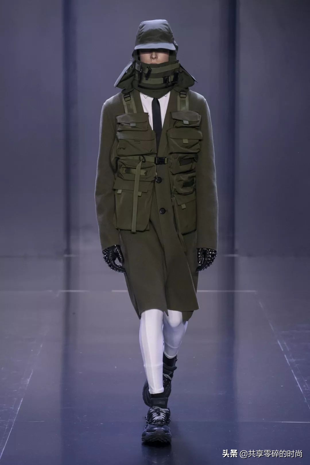 太平鸟女装新年穿搭,2022春夏巴黎时装周互动云秀场