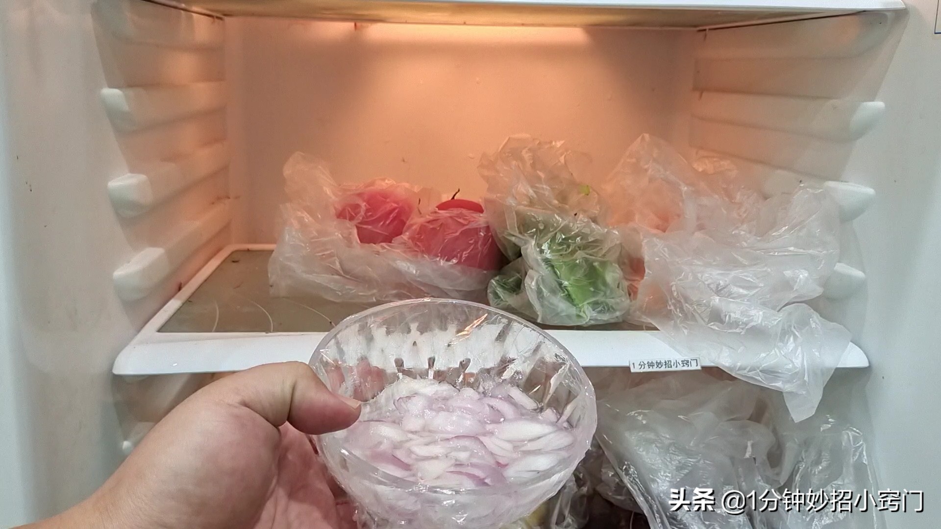 冰箱放卷卫生纸的妙用,冰箱里放一卷卫生纸