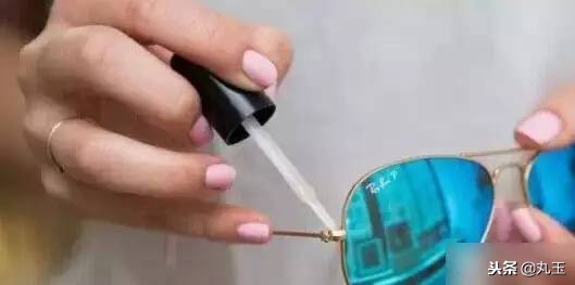 化妆包有塑料味怎么办,化妆包里要有哪些东西