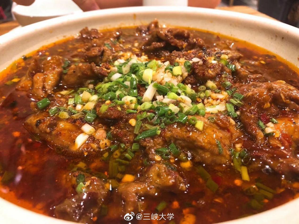 湖北高校豪华宿舍,湖北大学800米房间