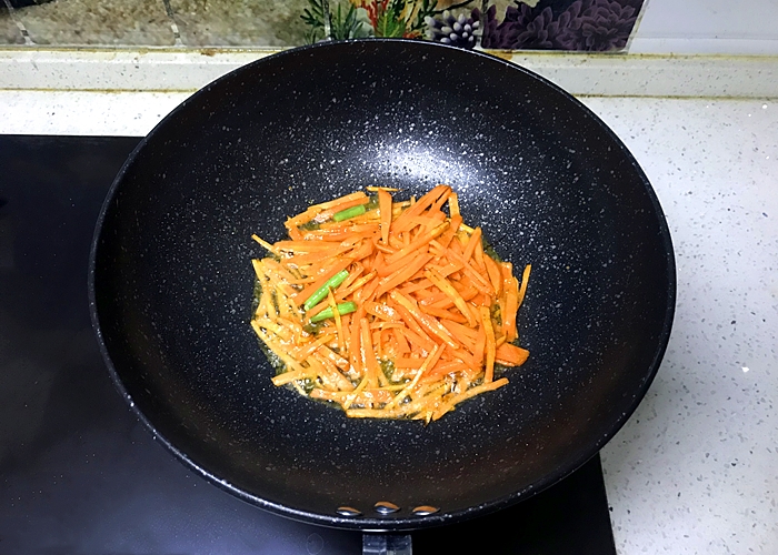 新不粘锅怎么开锅最简单方法,新买的不粘锅需要怎么开锅