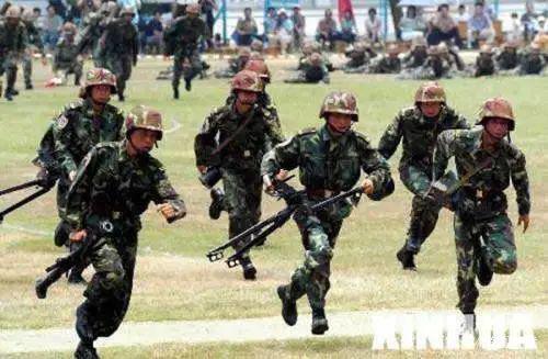 解放军沙漠突击步枪,解放军又一款神器横空出世