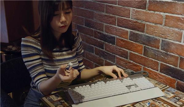 网吧前台真实收入,网吧前台工资一般多少钱