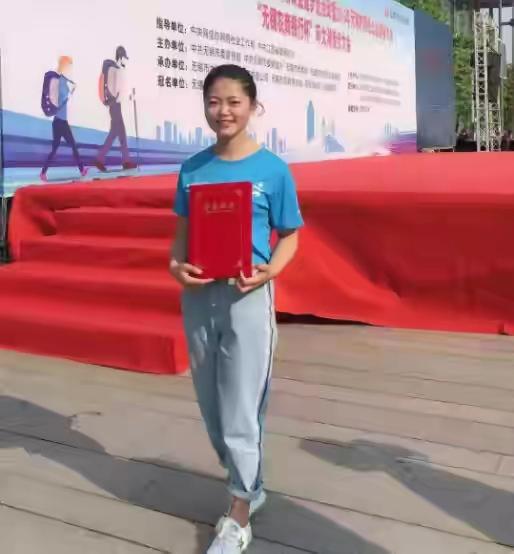 26岁江苏美女,回村创业,年入百万,婚礼直播被打赏10万元