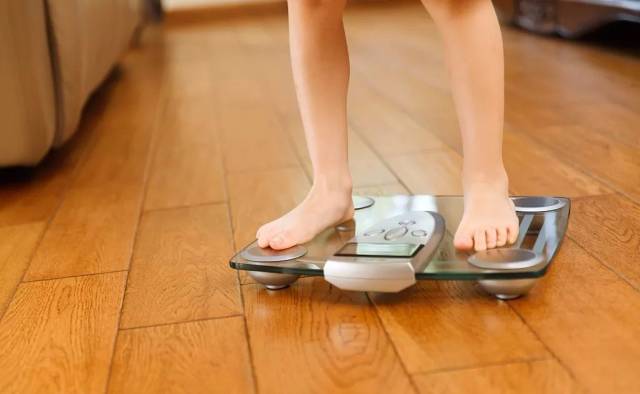 1公斤脂肪需要运动多久,减掉1公斤脂肪需要消耗多少能量