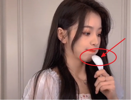 刘思瑶真正脸型,刘思瑶侧脸镜头是怎么摆的