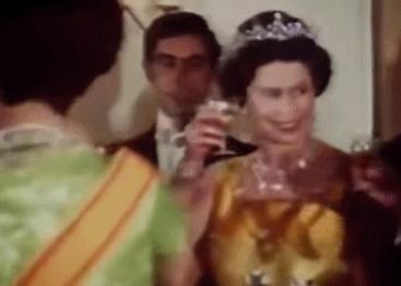 英女王下令封杀50年!王室私生活*片禁**遭泄露,百万人在线吃瓜