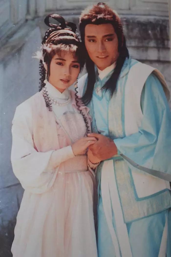 钟楚红为亡夫承诺终生不嫁,用情专一的钟楚红