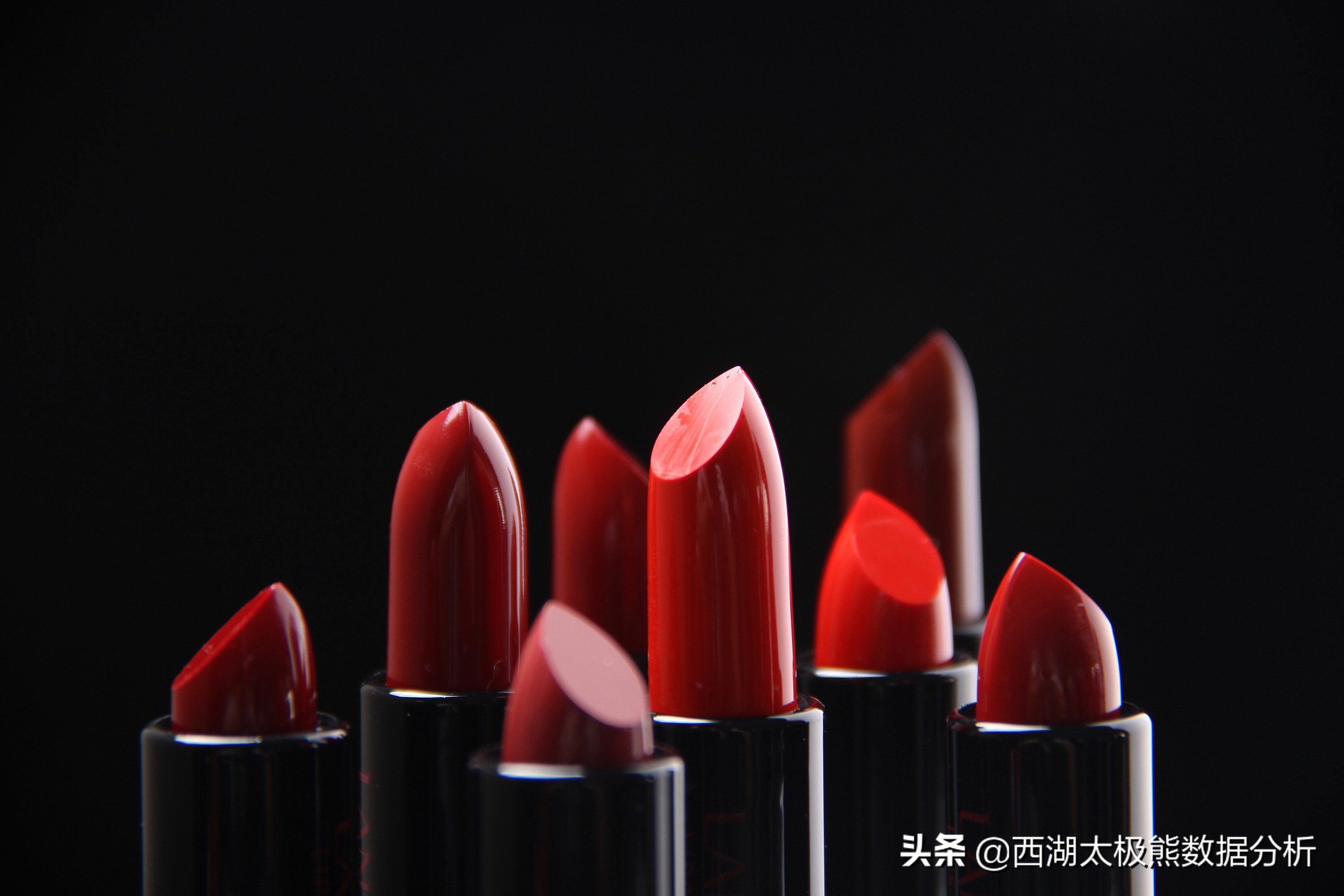 口红是现在女生的必备,口红市场的新兴趋势