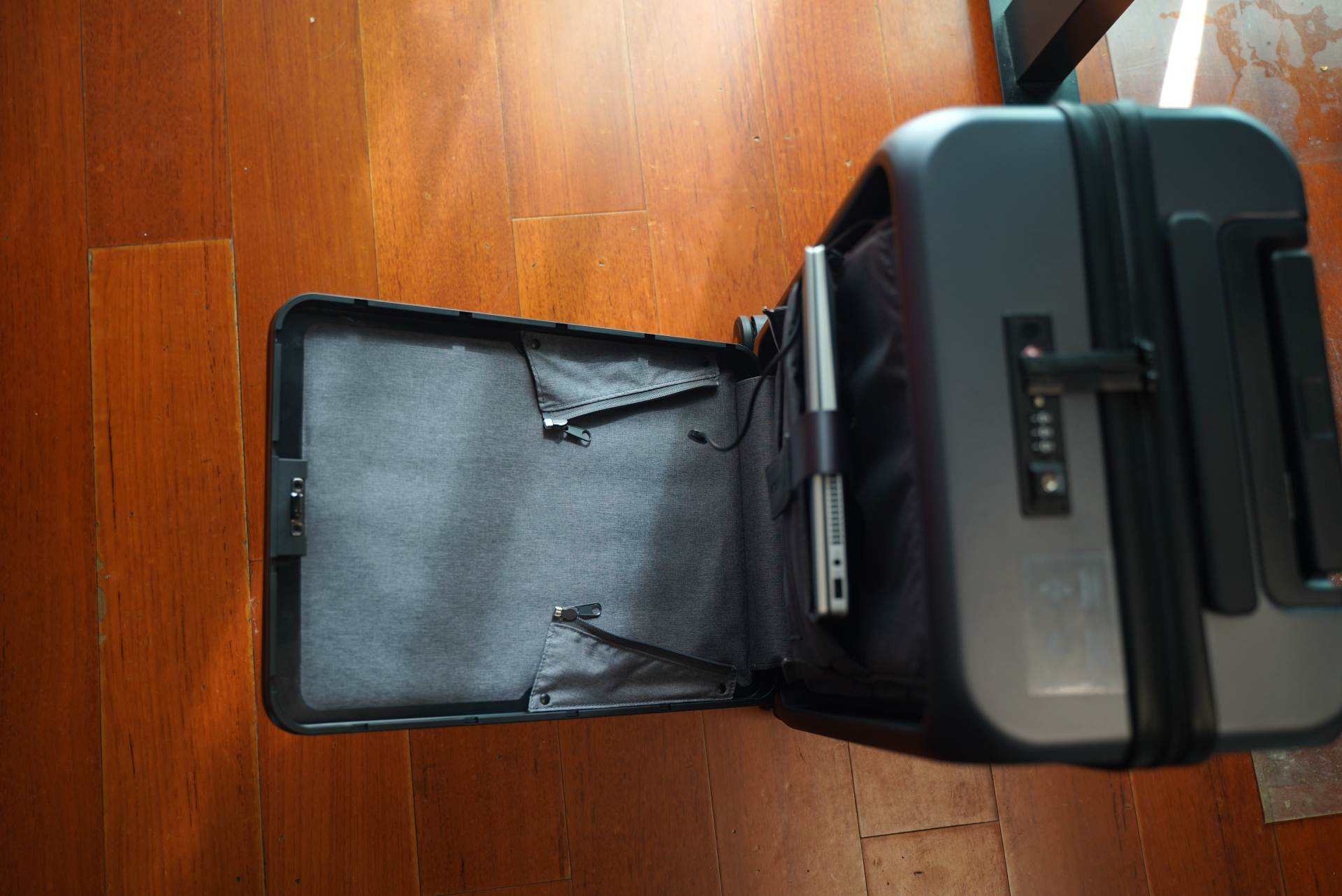 地平线8号登机箱值不值得买,地平线8号行李箱测评全部视频